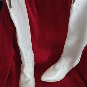 Tall knee high white cowgirl boots size 10 never worn